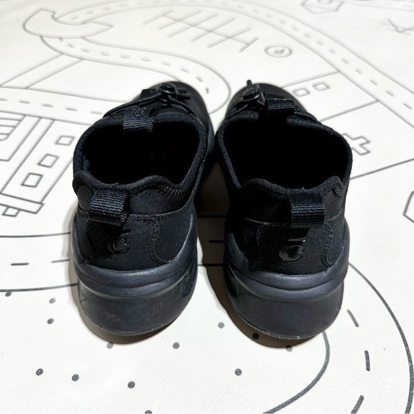 Clove Classic All Black Option - Picture 4 of 6